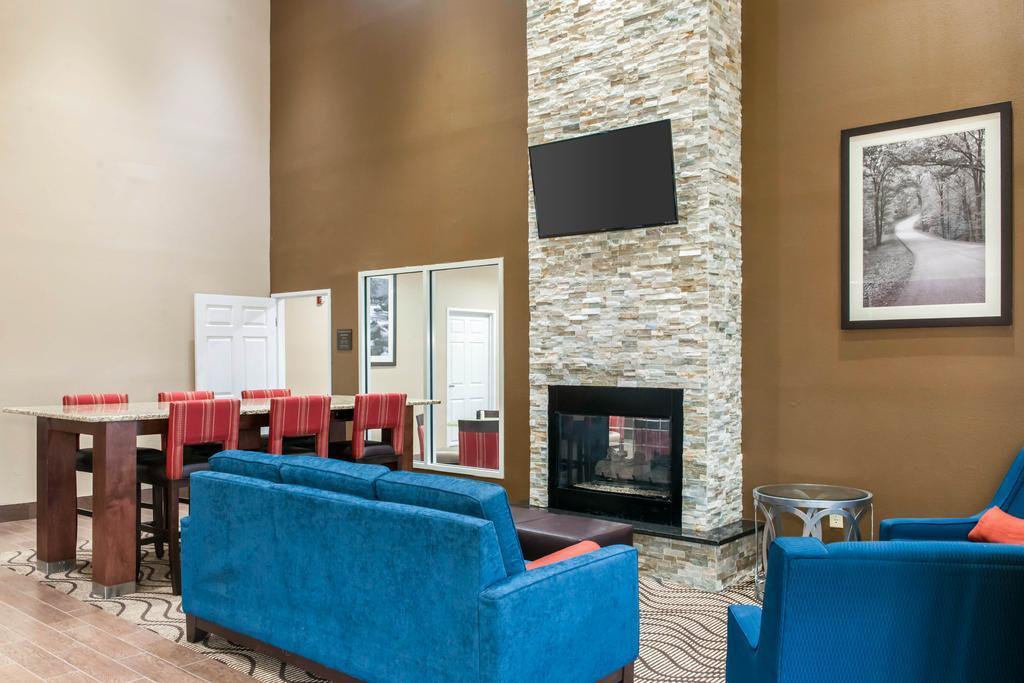 Comfort Suites Terre Haute University Area Exteriör bild