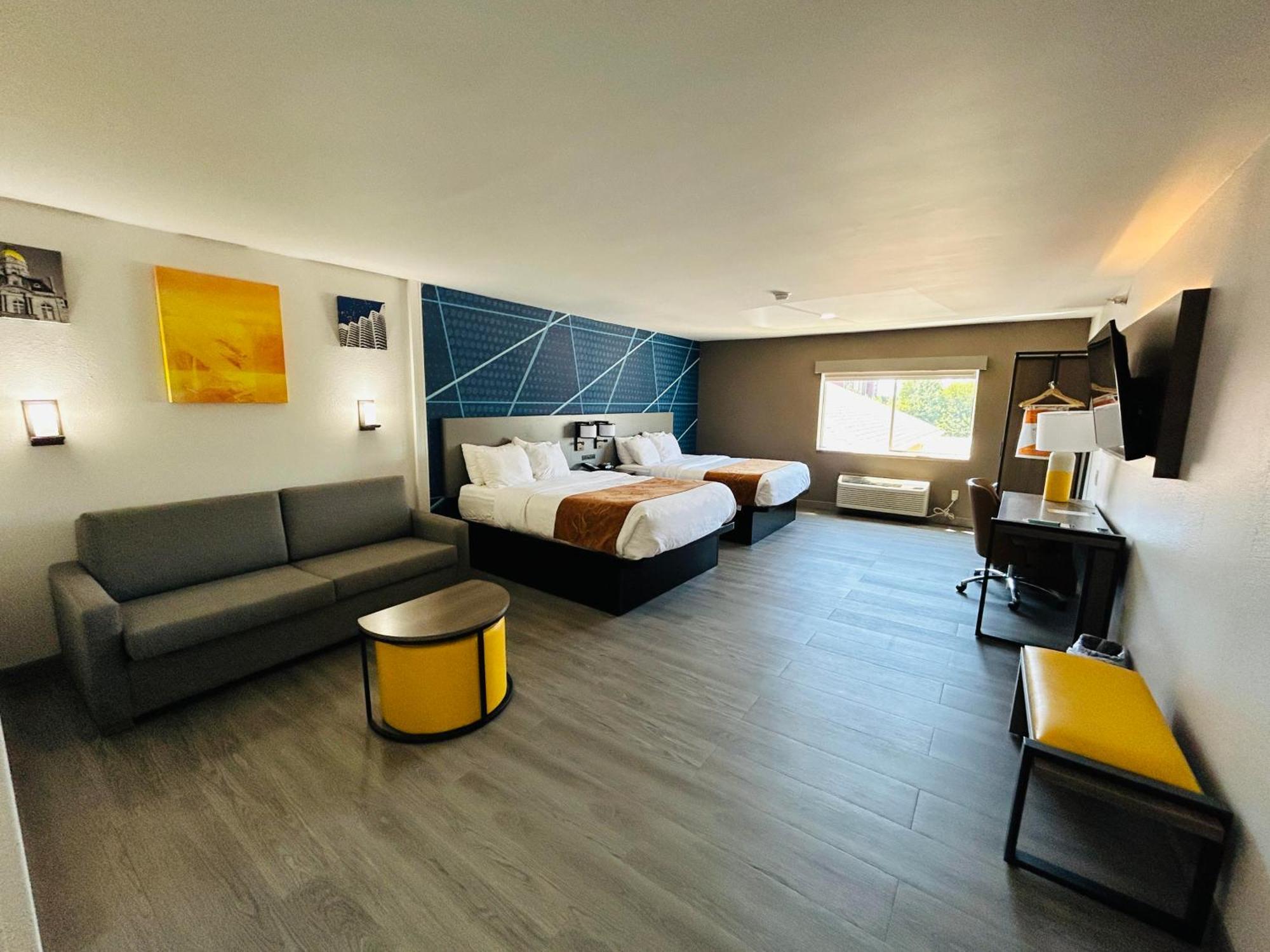 Comfort Suites Terre Haute University Area Exteriör bild