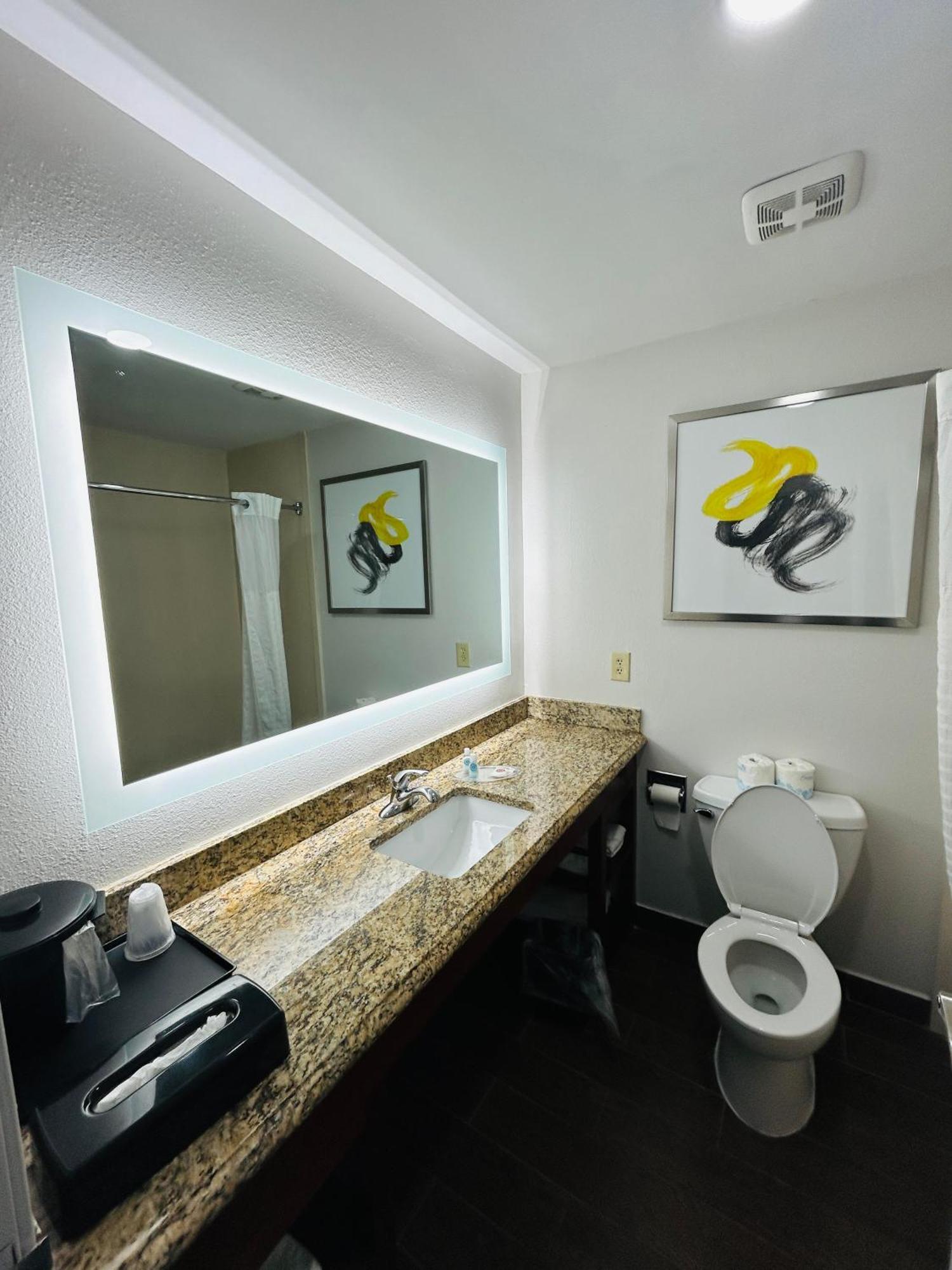 Comfort Suites Terre Haute University Area Exteriör bild