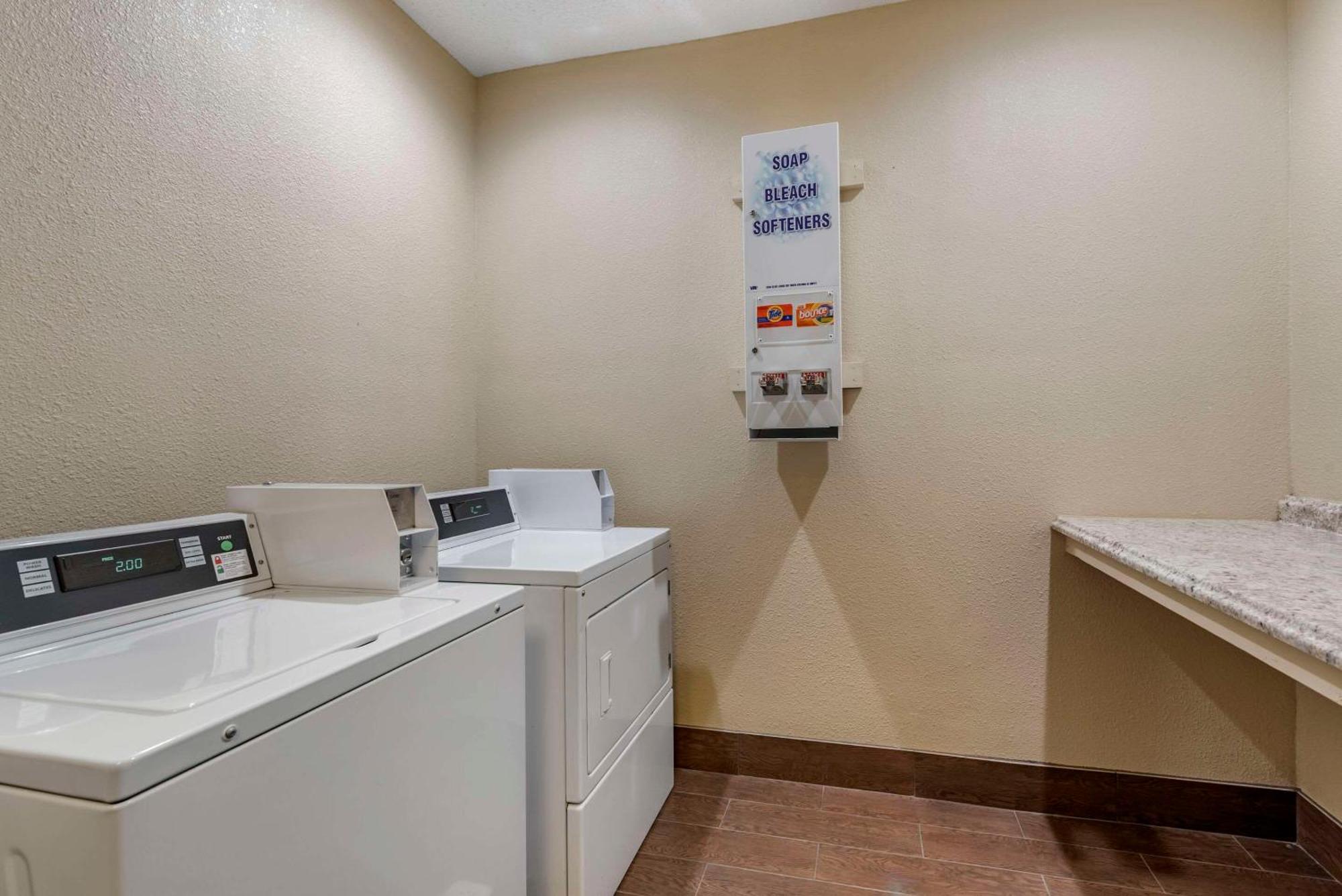 Comfort Suites Terre Haute University Area Exteriör bild