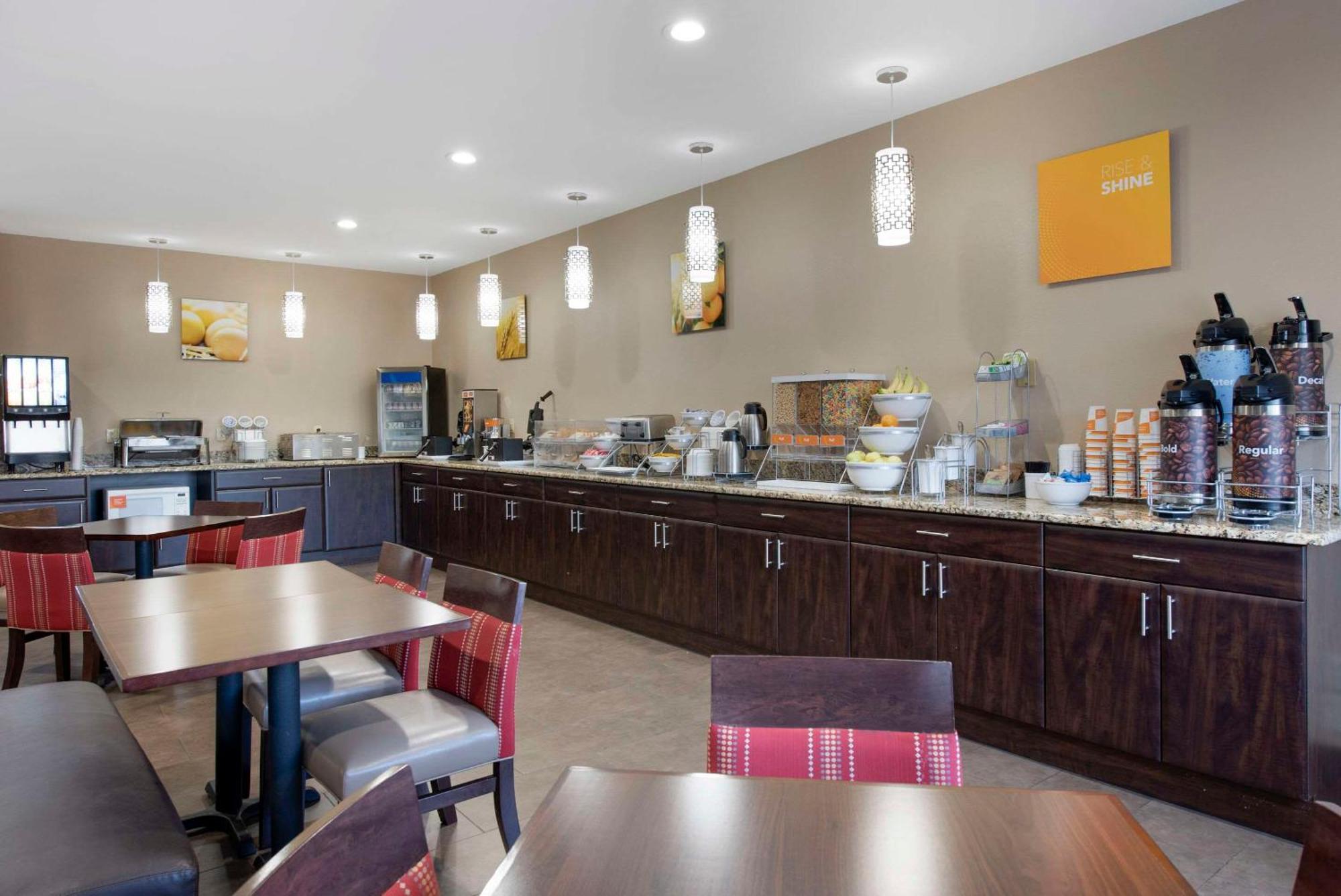 Comfort Suites Terre Haute University Area Exteriör bild