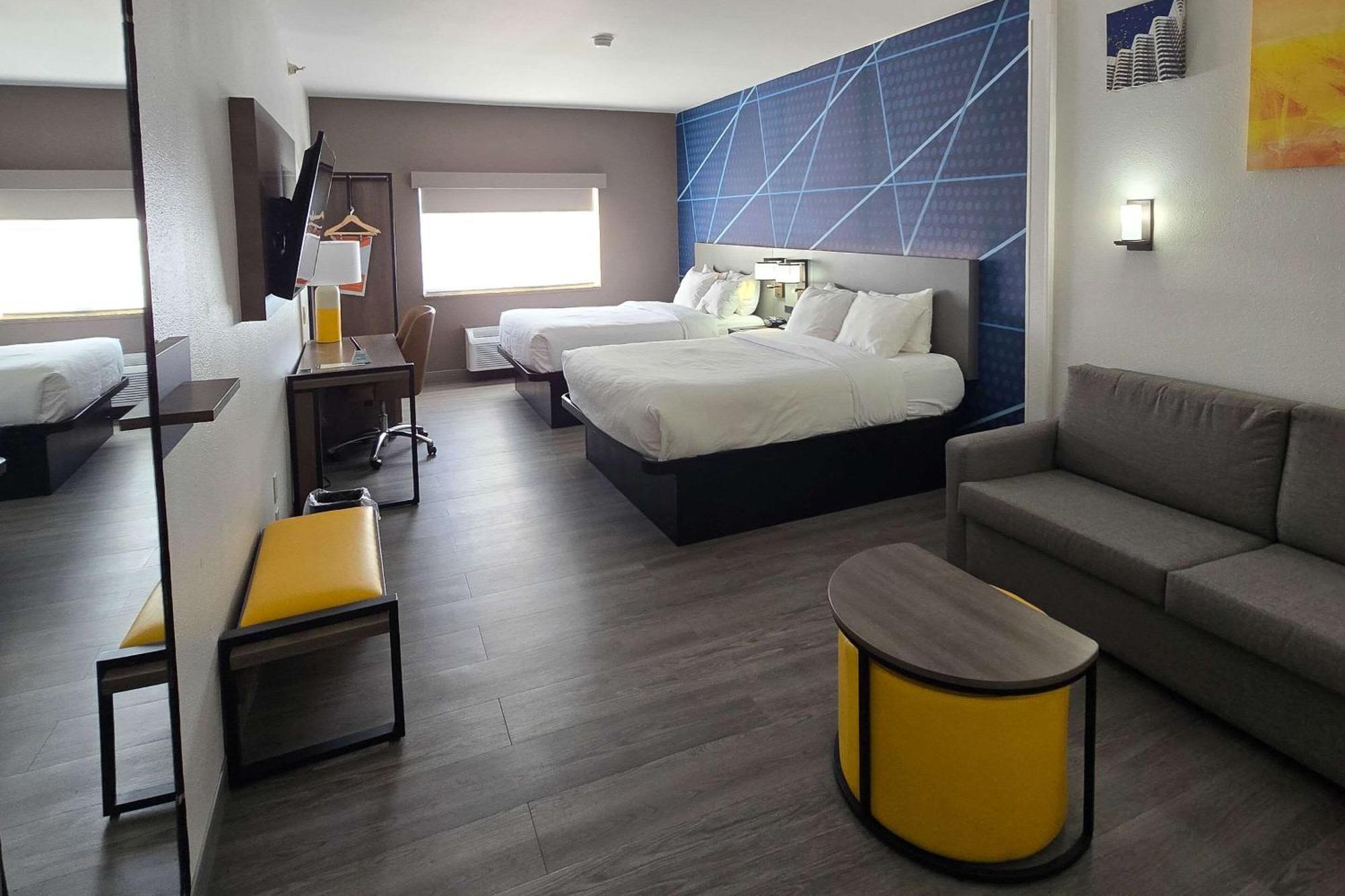Comfort Suites Terre Haute University Area Exteriör bild