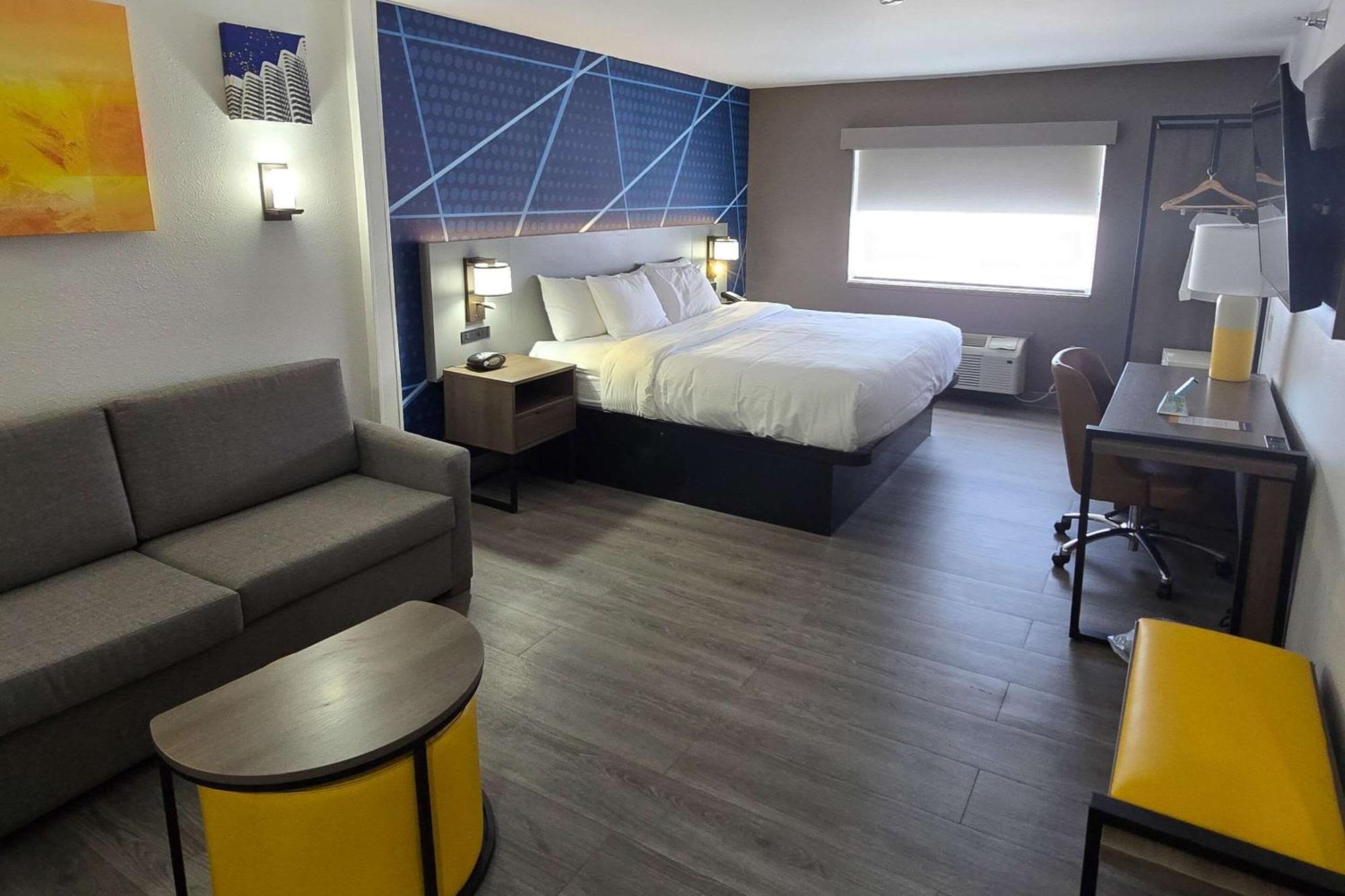Comfort Suites Terre Haute University Area Exteriör bild