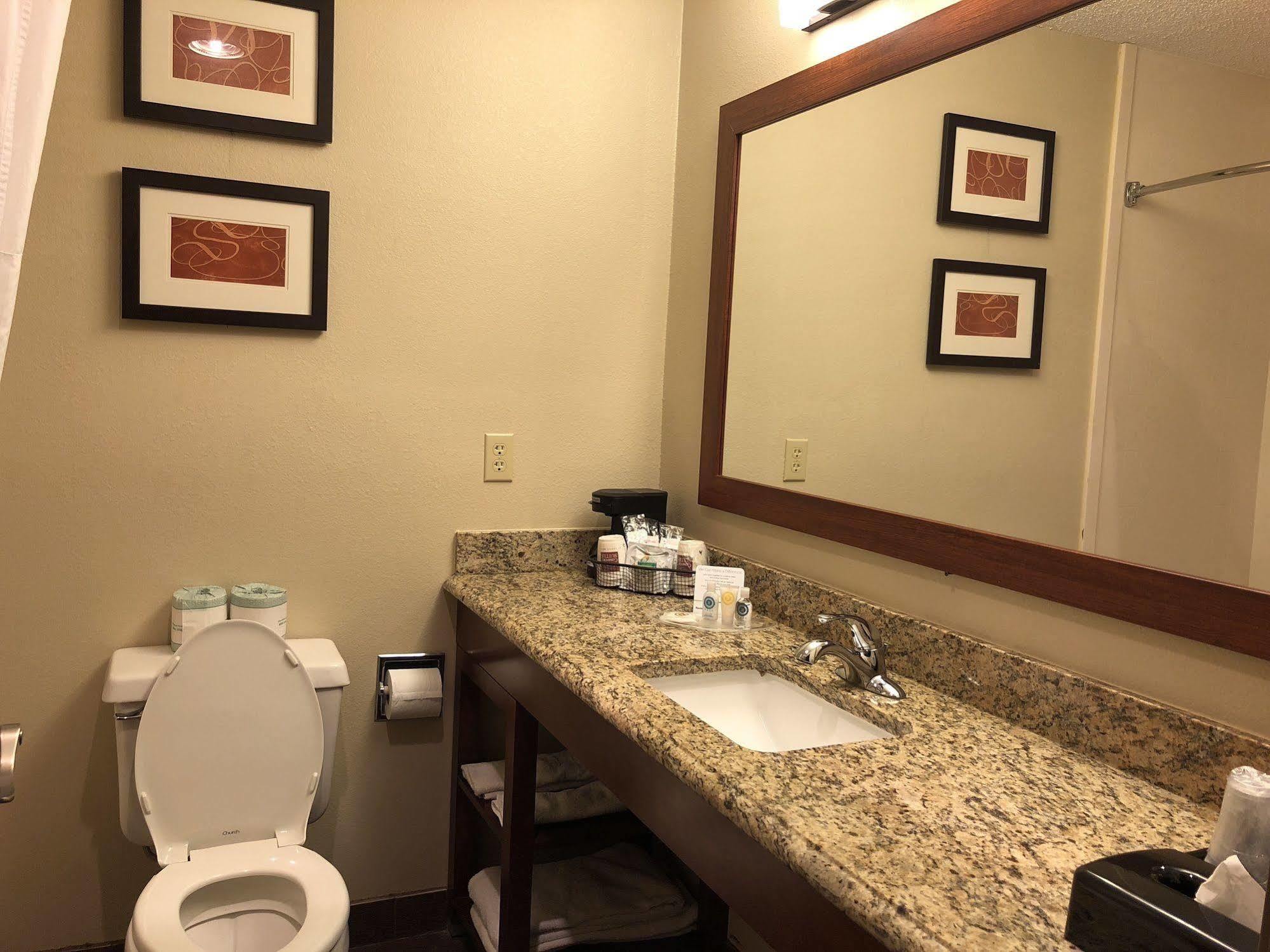 Comfort Suites Terre Haute University Area Exteriör bild